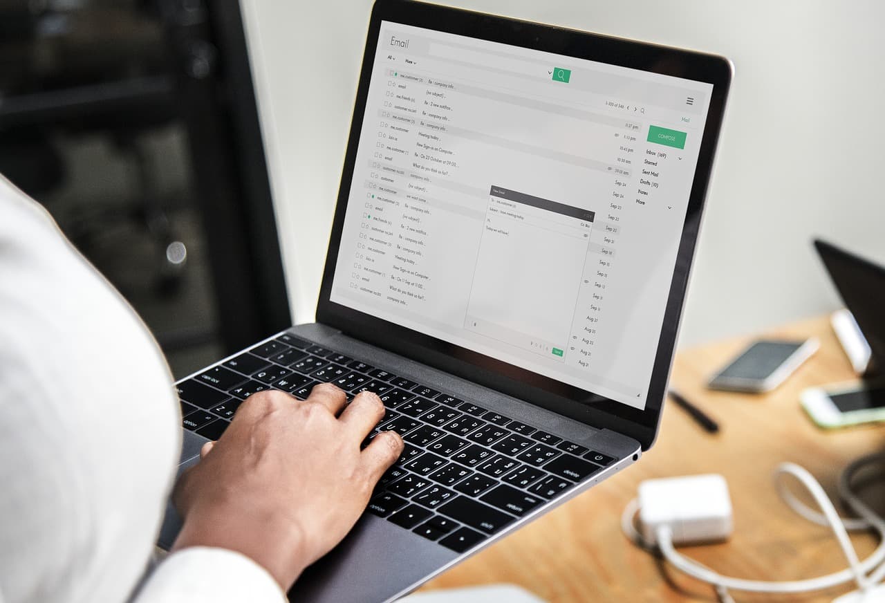 Comment trouver des prospects sur les réseaux sociaux ? 1 Social - Selling